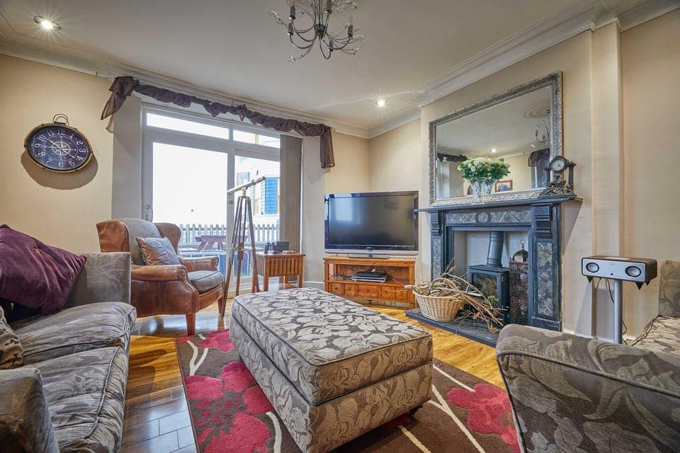 TV and multimedia, Living room, Seating area