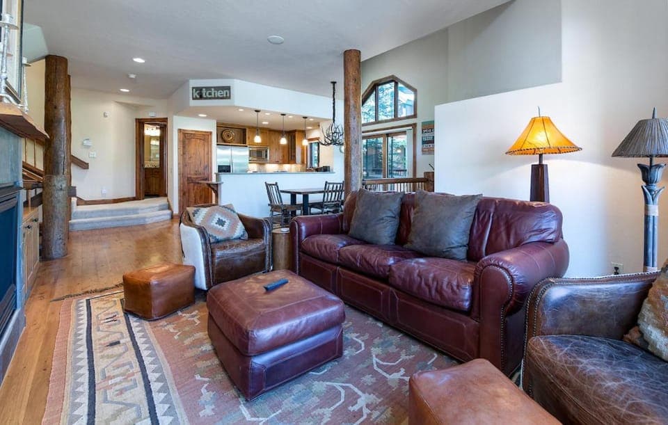Woods Mesquite Townhome: Location Sleeps 11 Apartment in Breckenridge