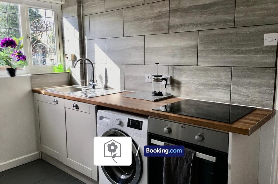 Kitchen or kitchenette, dishwasher, minibar, pet friendly, stove, toaster, washing machine