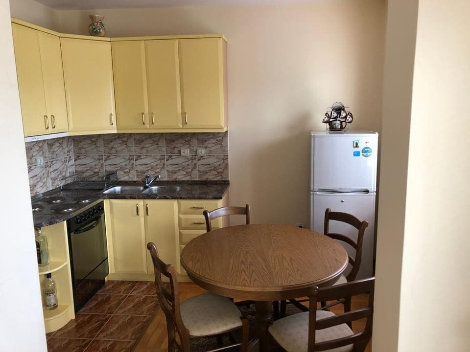Kitchen or kitchenette, Dining area, oven, pet friendly, stove