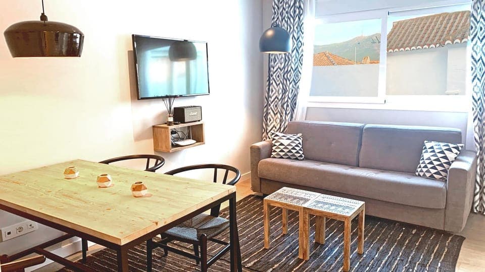 TV and multimedia, Living room, Dining area, Mountain view