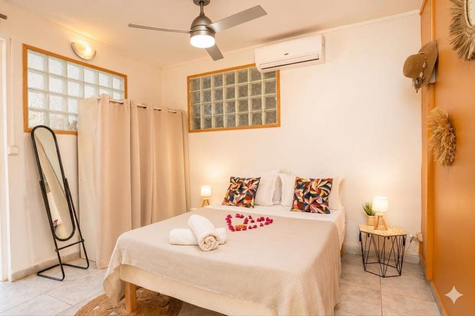 Bed, Photo of the whole room, Bedroom, towels, air conditioner