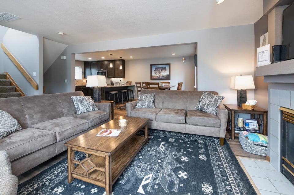 Blue Granite Off Main Townhome: Updated, Great Location Apartment in Frisco
