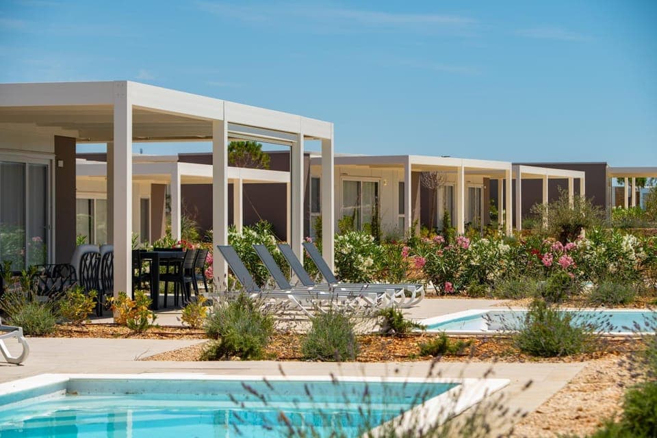 Property building, Summer, Swimming pool