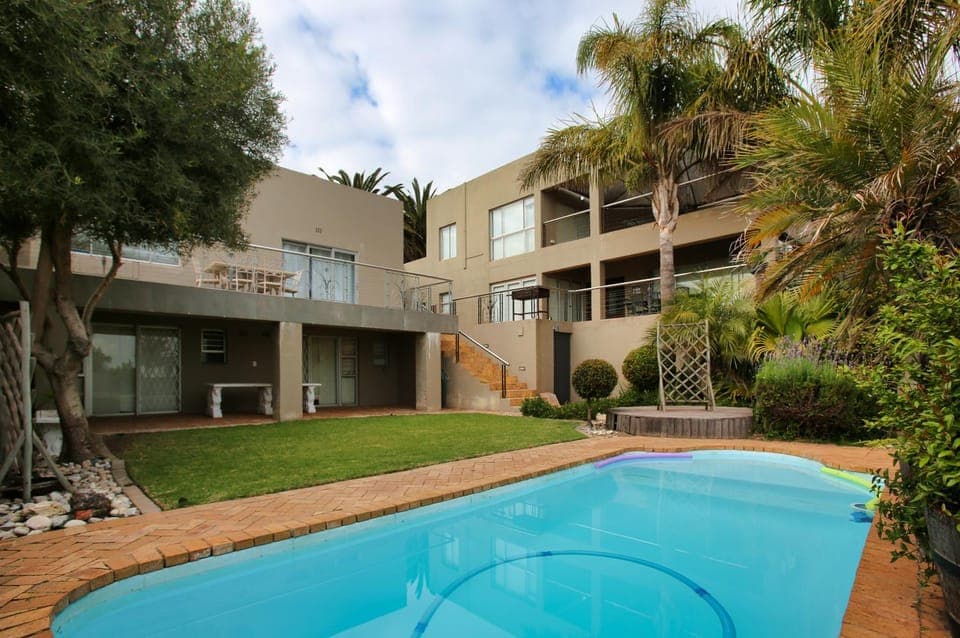 Garden, Swimming pool