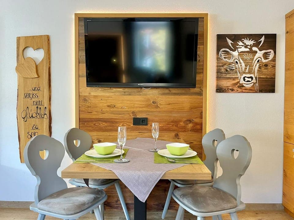 TV and multimedia, Dining area