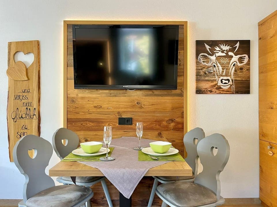 TV and multimedia, Dining area