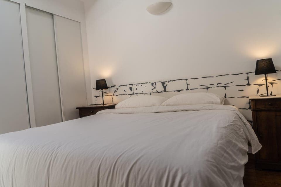 Bed, Photo of the whole room, Bedroom, storage