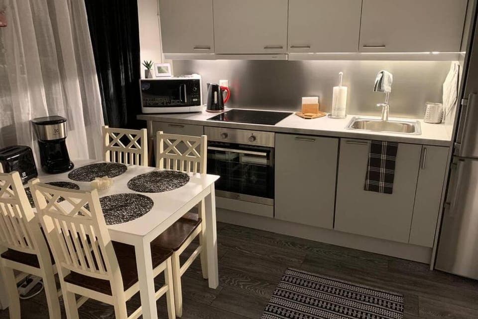 Kitchen or kitchenette, dishwasher