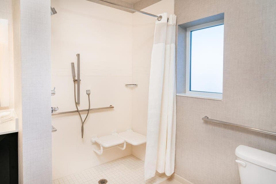 Shower, Bathroom, acessibility