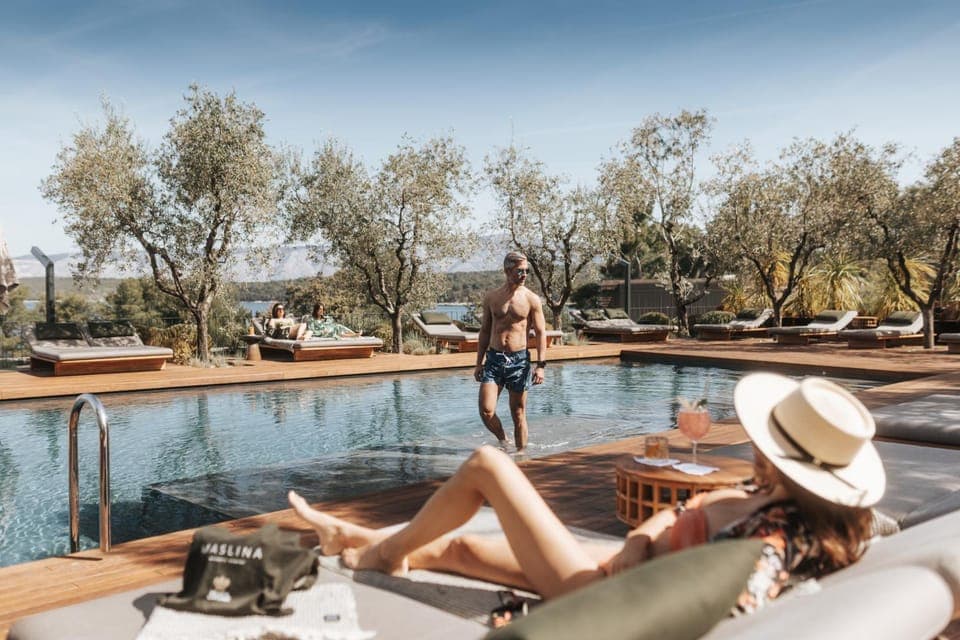 People, Natural landscape, Guests, Pool view, Swimming pool, Swimming pool, sunbed