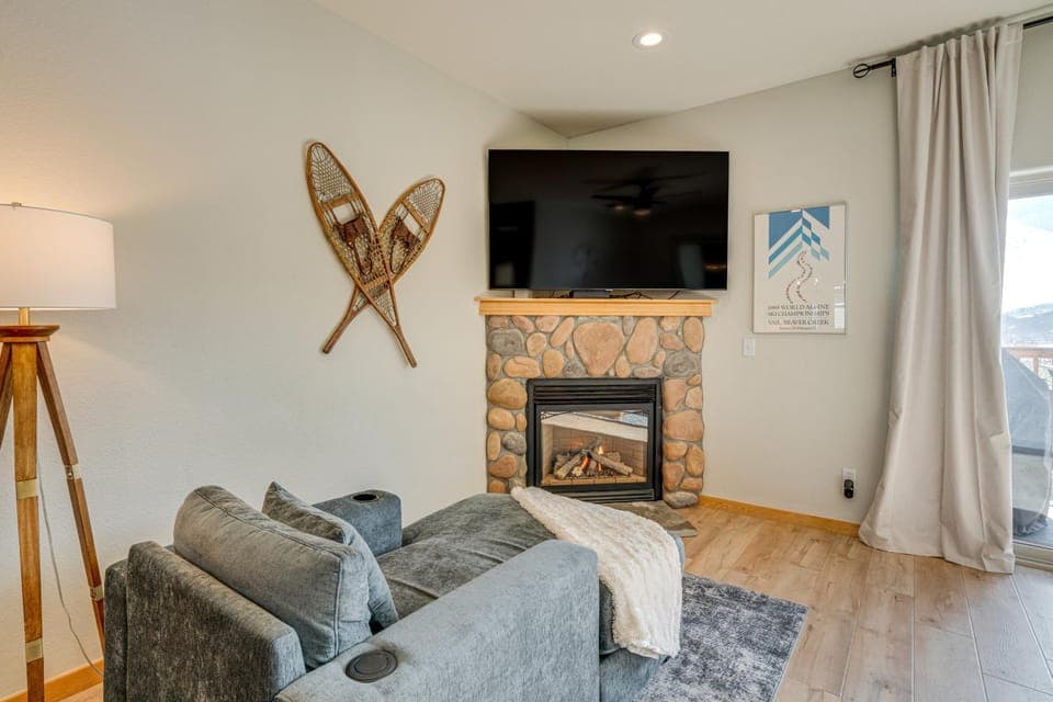 8 Mi to Keystone: Mtn-View Ski Retreat! House in Wildernest