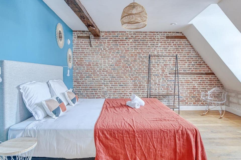 Bed, Photo of the whole room, Bedroom