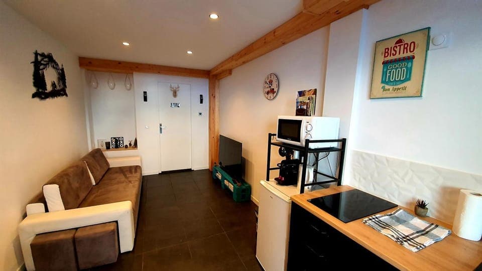 Kitchen or kitchenette, Seating area