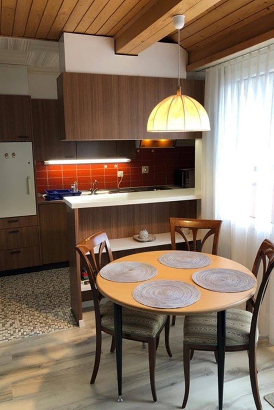 Kitchen or kitchenette, Seating area, Dining area