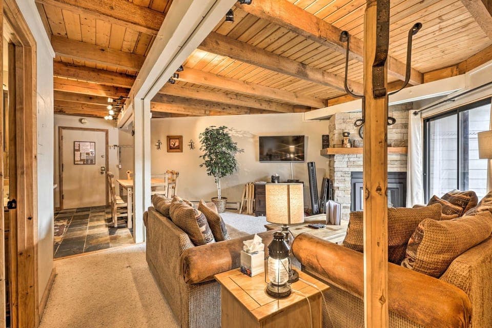 Ski & Hike: Mtn-View Condo in Silverthorne! House in Wildernest