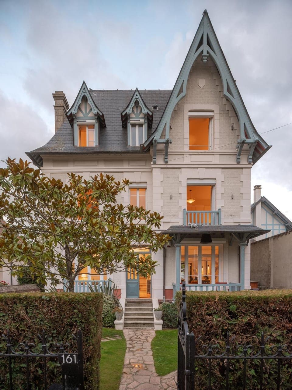 Property building, Day, Garden, Garden view
