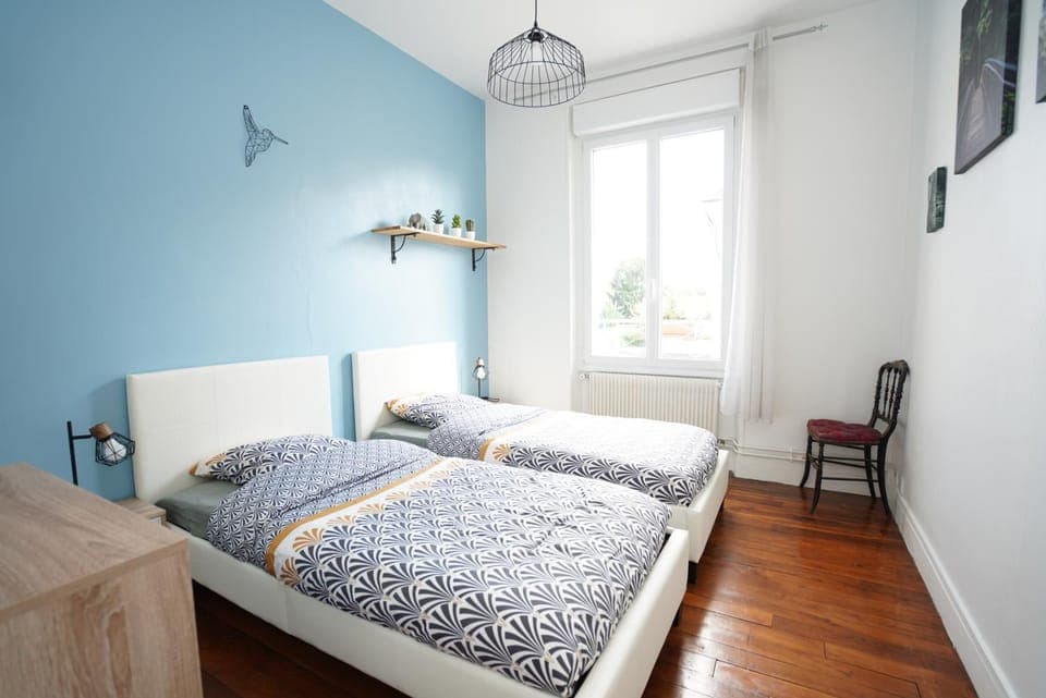 Photo of the whole room, Bedroom