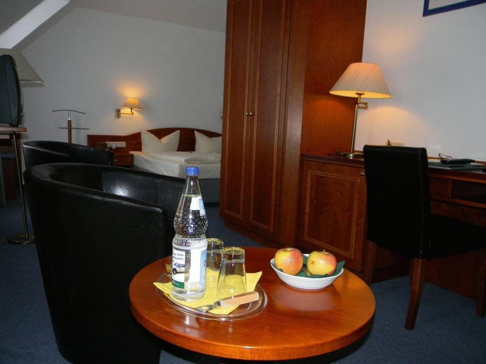 Photo of the whole room, Decorative detail