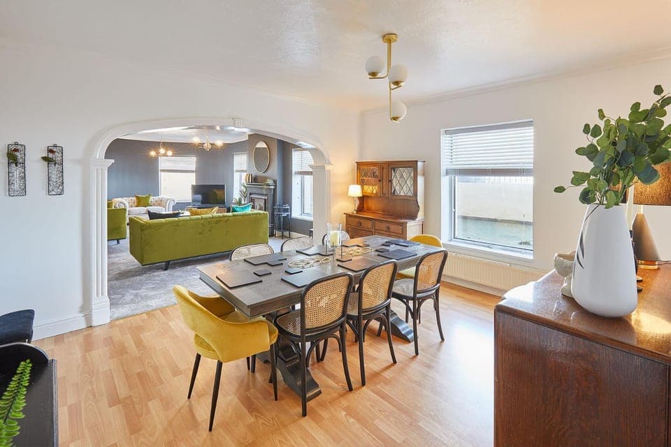 Living room, Dining area