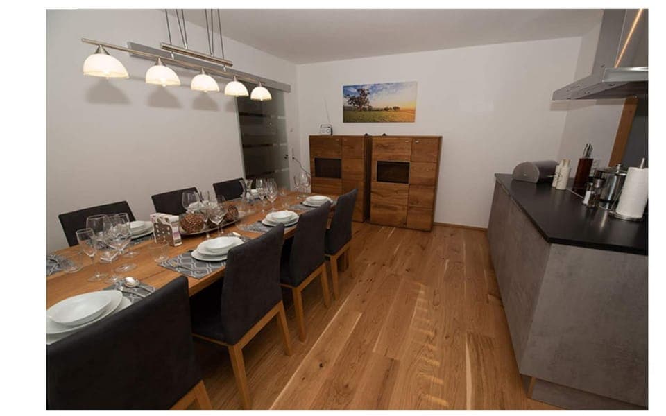 Kitchen or kitchenette, Dining area, stove