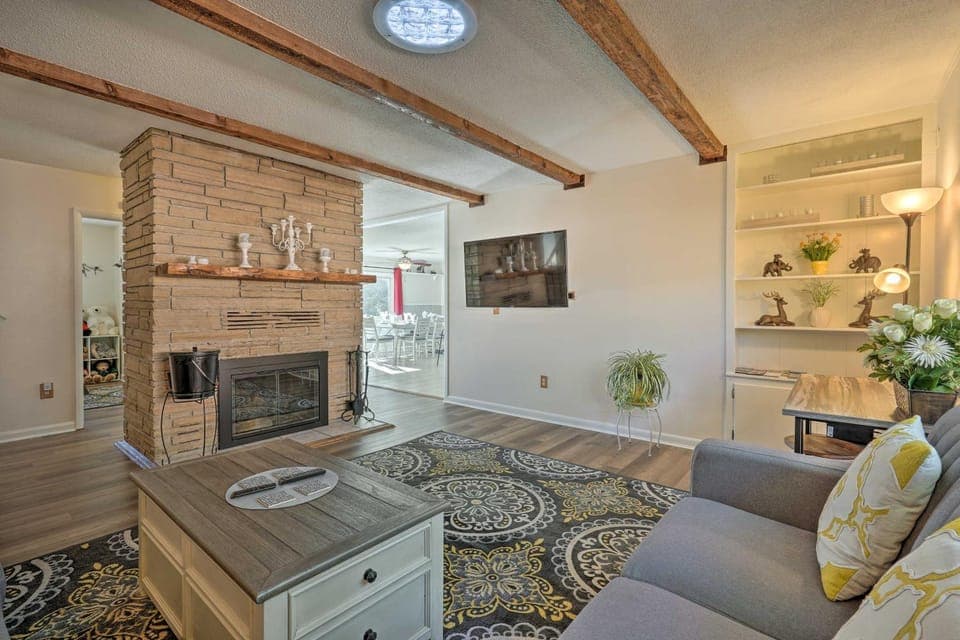 Peaceful Getaway with Private Hot Tub and Mtn Views! House in Woodland Park