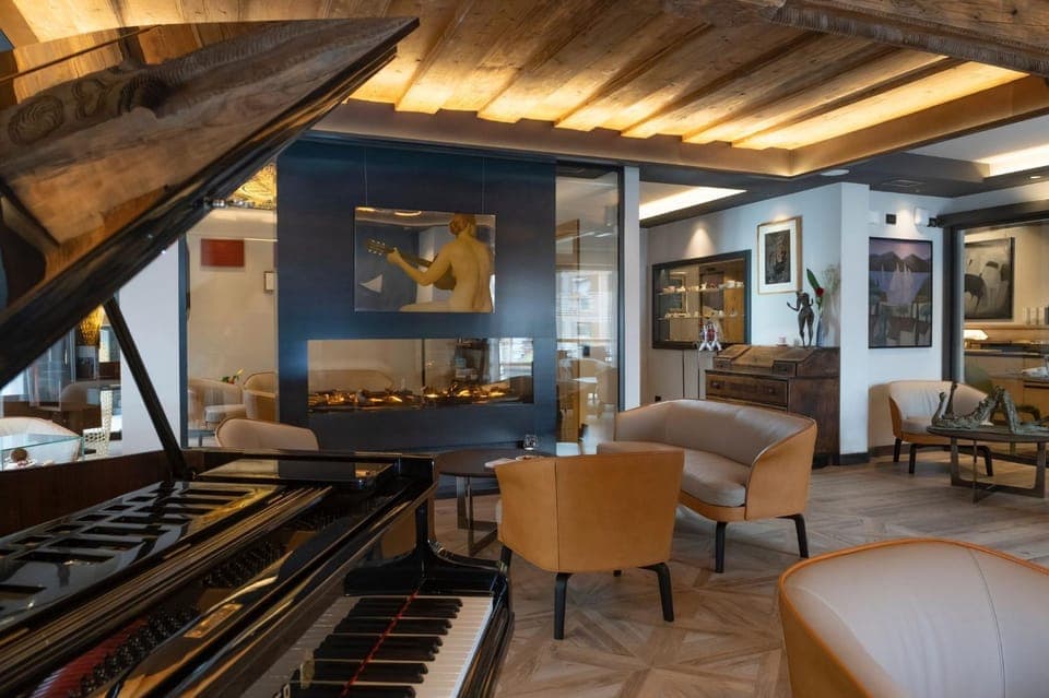 Library, Living room, Seating area