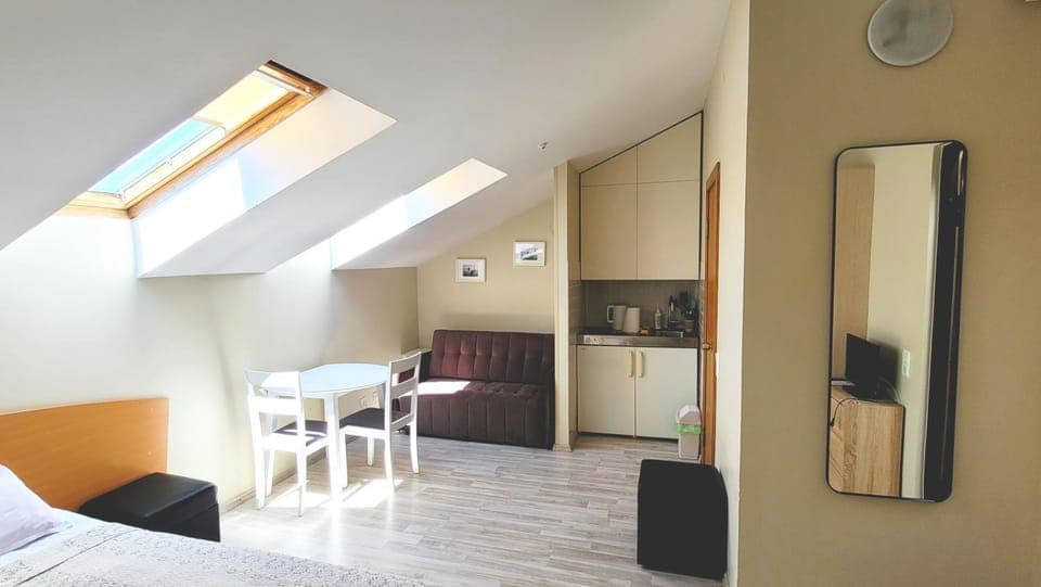 Kitchen or kitchenette, Photo of the whole room, Dining area