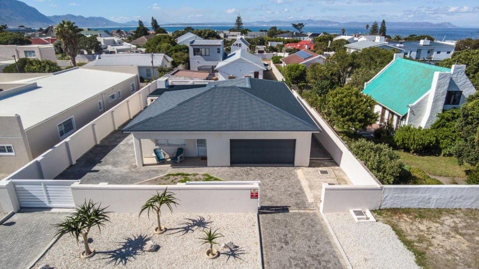 Property building, Neighbourhood, Bird's eye view, Parking