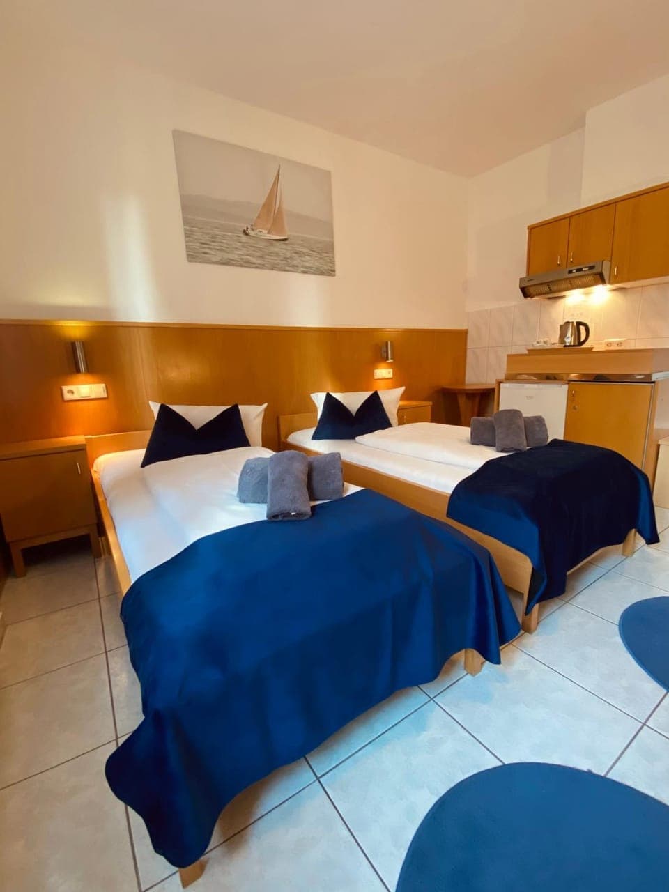 Bed, Coffee/tea facilities, Photo of the whole room, Bedroom, hair dresser, locker, soundproof, towels