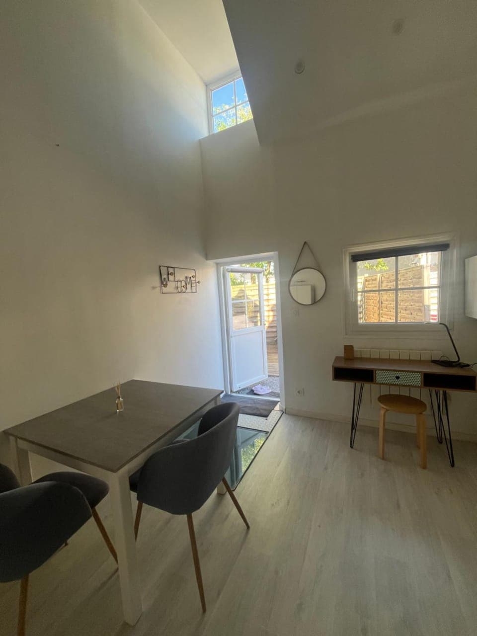 Seating area, Dining area