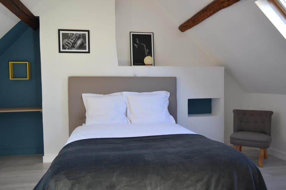 Bed, Photo of the whole room, Bedroom