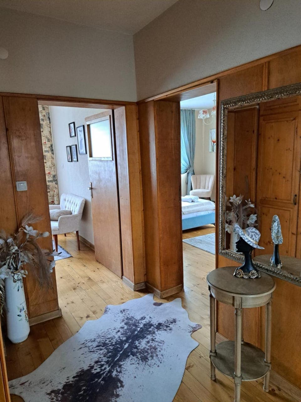 Photo of the whole room, wardrobe