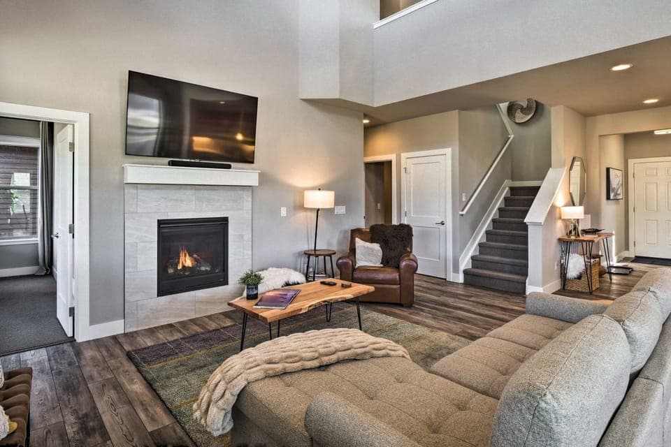 Ski & Hike: Home w/ Hot Tub + Gas Grill in Granby House in Granby