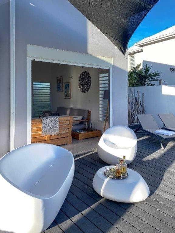 Patio, Living room