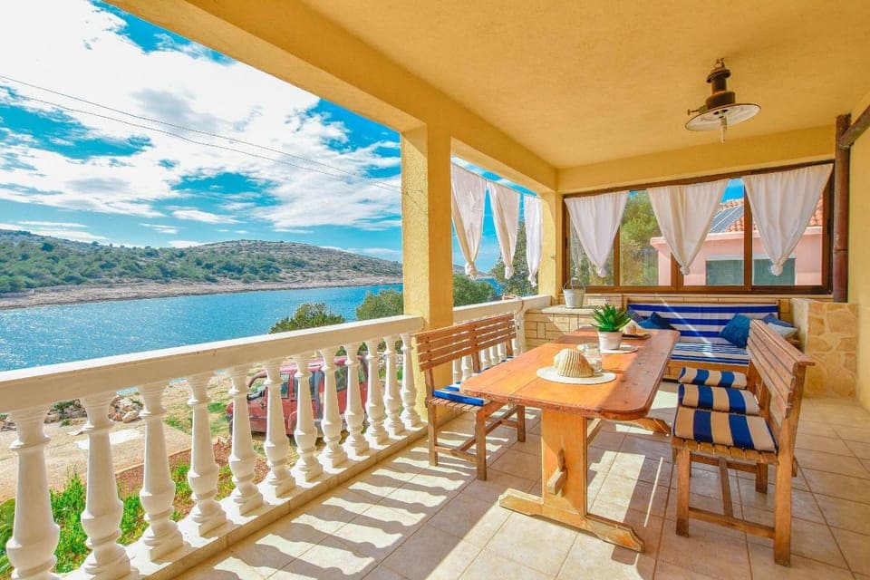 Facade/entrance, View (from property/room), Balcony/Terrace, Sea view