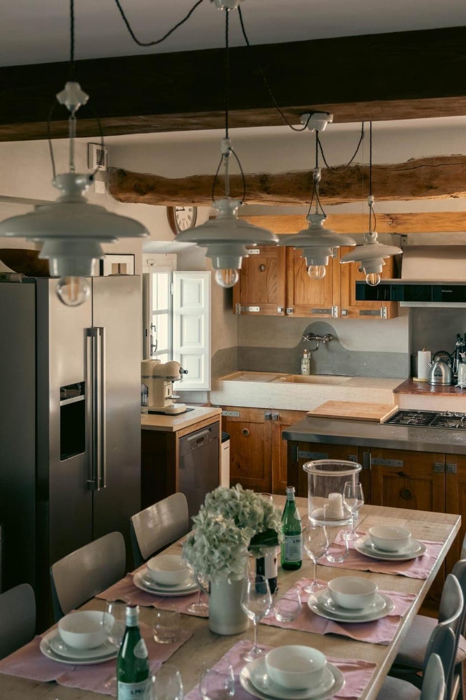 Kitchen or kitchenette, Dining area