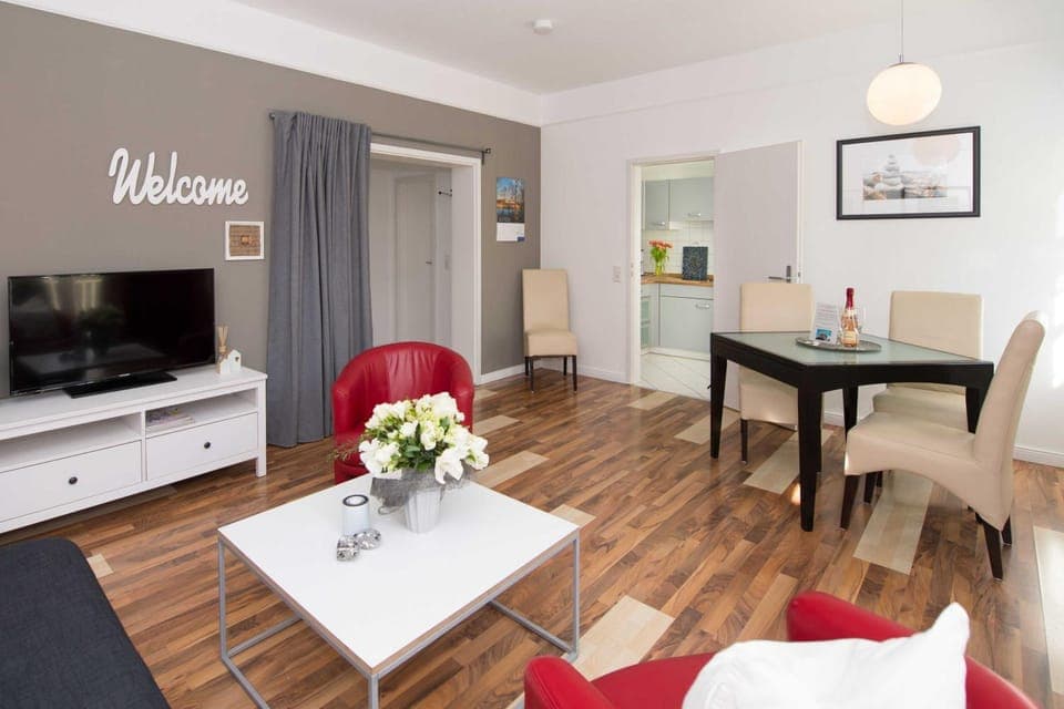 TV and multimedia, Living room, Seating area, Dining area