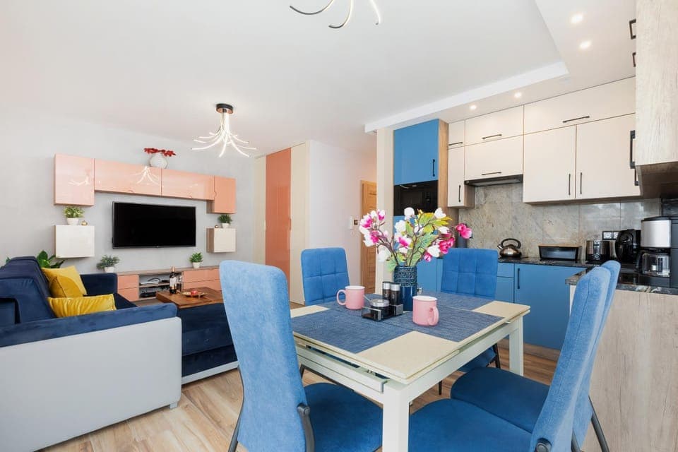 TV and multimedia, Kitchen or kitchenette, Living room, Dining area, pet friendly, stove