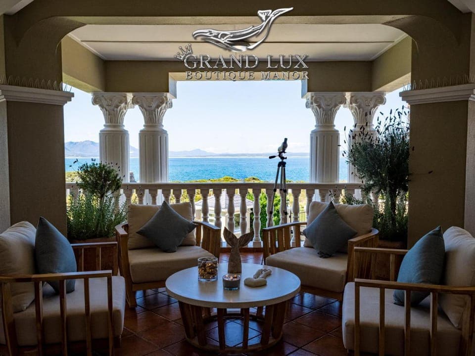 Property building, Balcony/Terrace, Balcony/Terrace, Seating area, Sea view