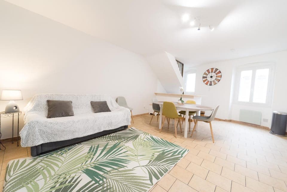 Living room, Seating area, Dining area