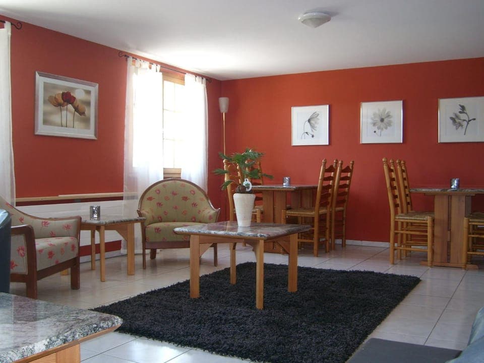 Communal lounge/ TV room