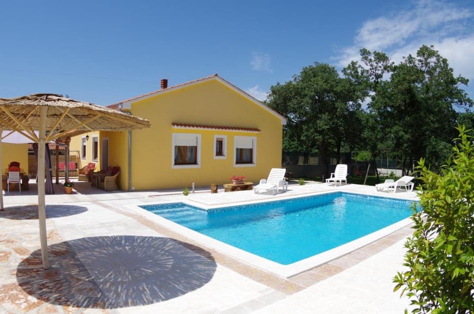 Property building, Swimming pool