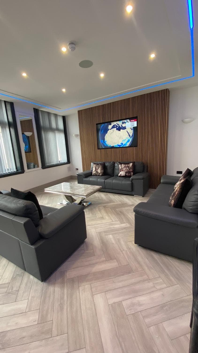 Communal lounge/ TV room, TV and multimedia, Living room, Seating area