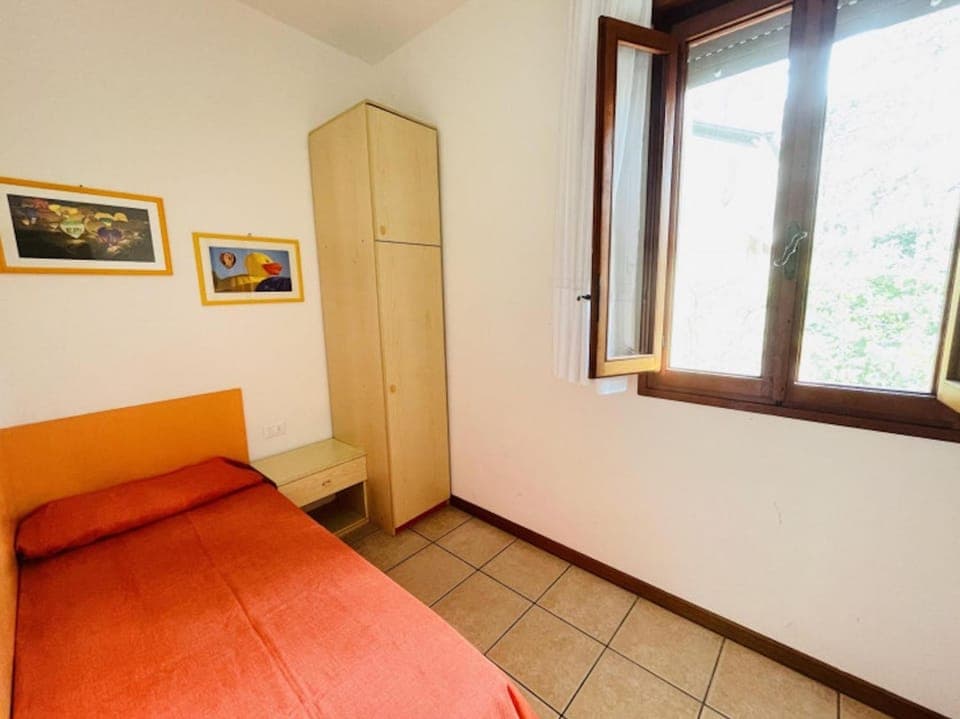 Bed, Decorative detail, Bedroom