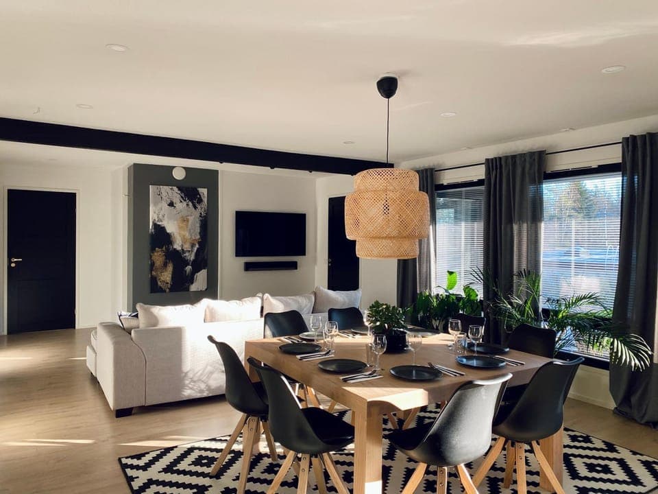 TV and multimedia, Living room, Seating area, Dining area