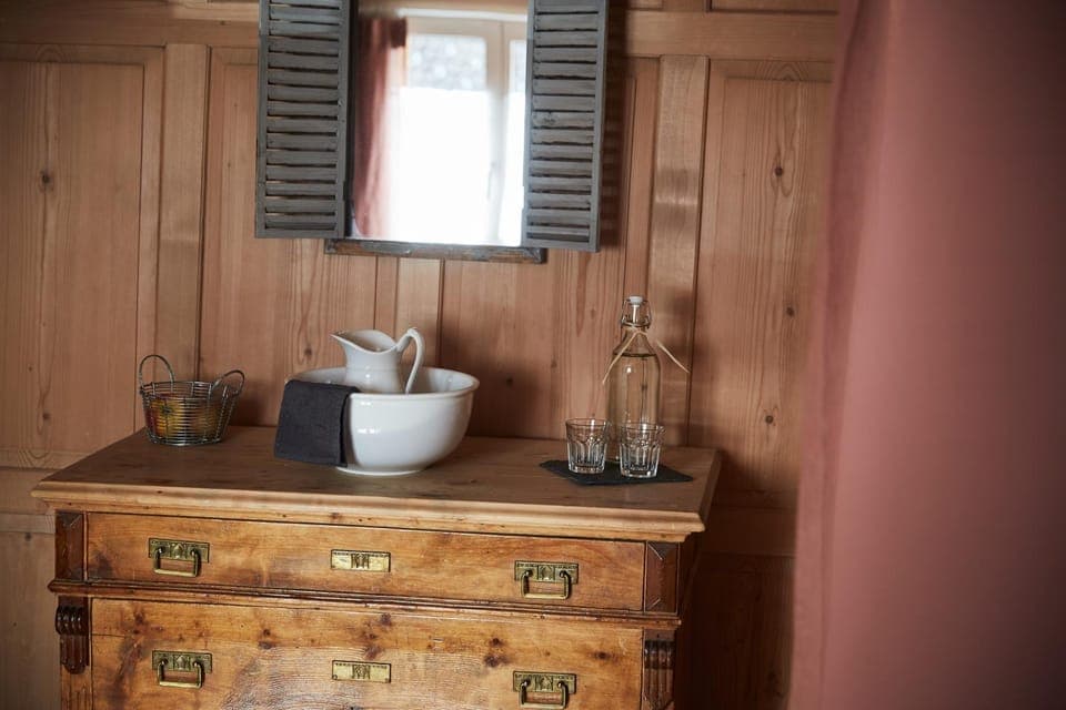 Photo of the whole room, Decorative detail, Bedroom