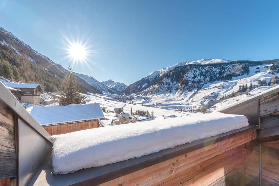 Natural landscape, Winter, Balcony/Terrace, Mountain view, Sunrise