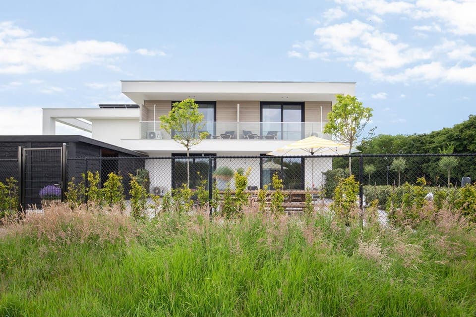 Property building, Day, Garden, Garden view