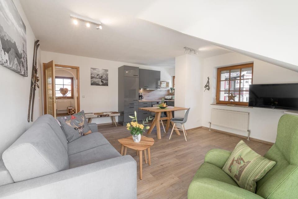 Living room, Dining area